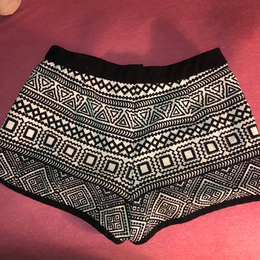 Patterned shorts - Picture 2 of 2